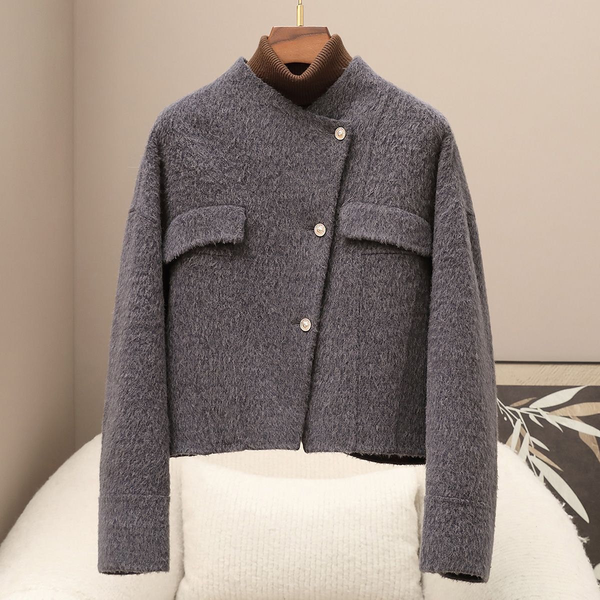 Small Quantity of Clothing from Haining: Spring 2026 New Korean-Style Short Wool-Blend Coat for Petite Women