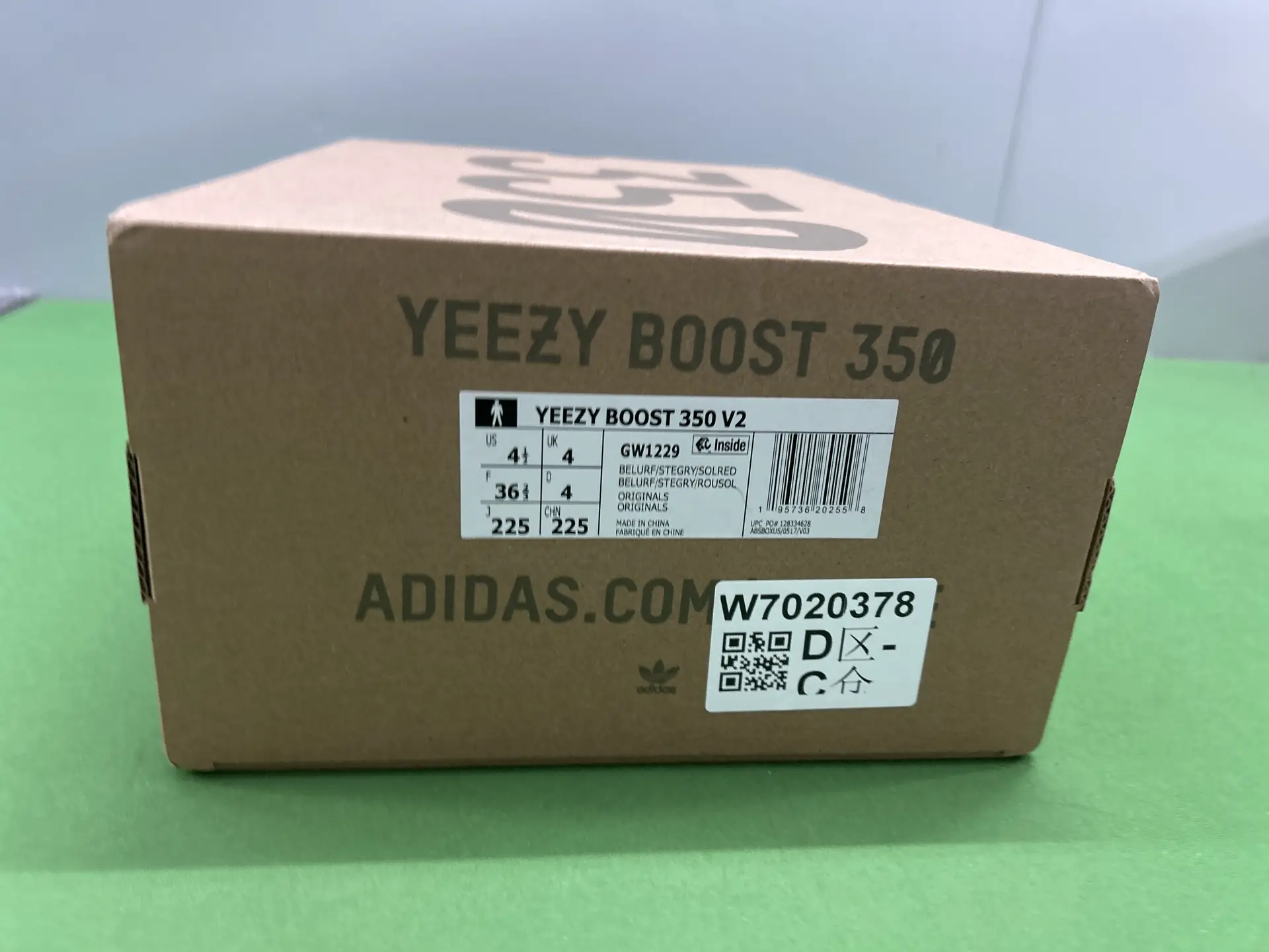 Adidas Yeezy Boost 350 V2 GW1229