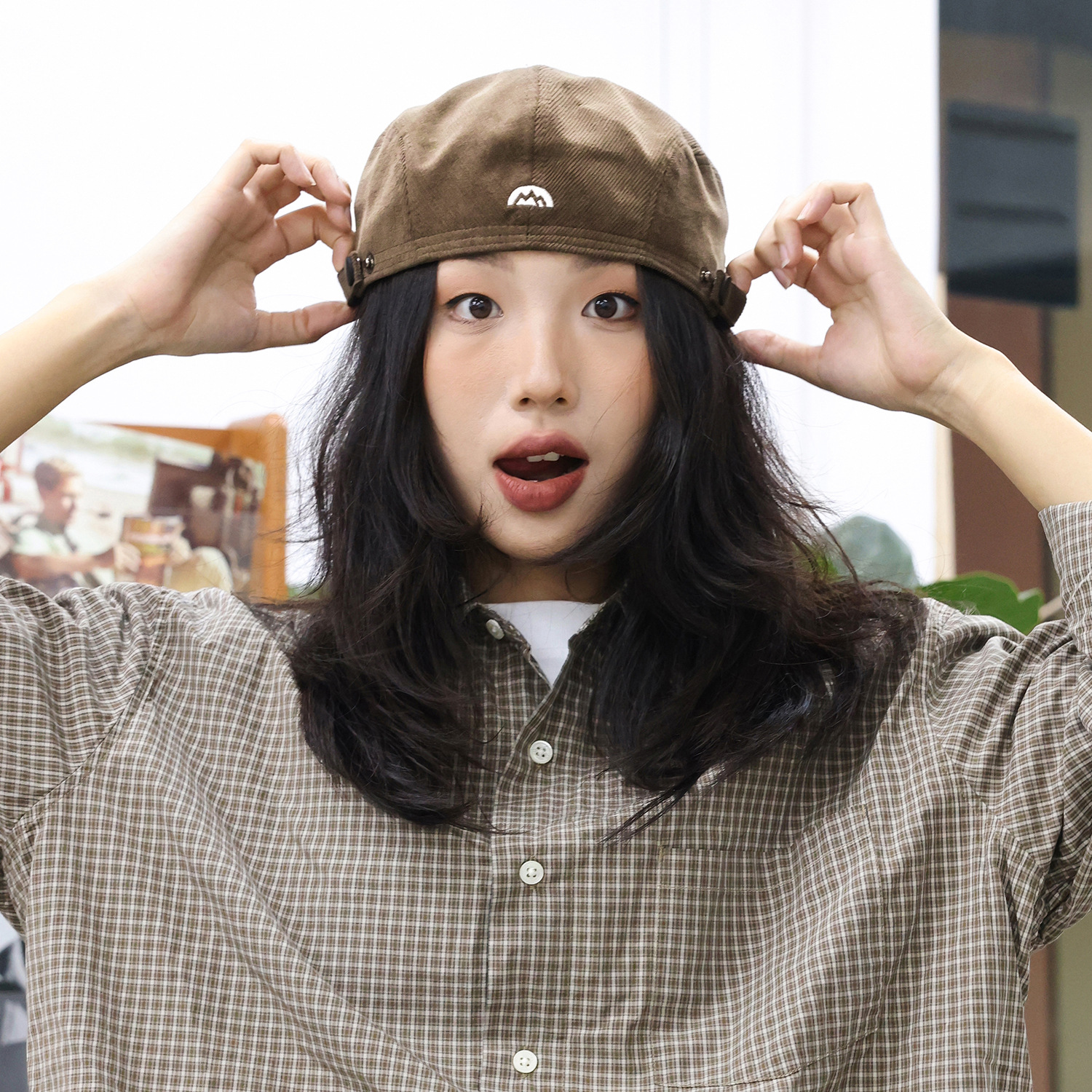 Adjustable Forward Hat Showing Face Small Autumn and Winter Backward Hat Winter Male New Popular Painter Hat Corduroy Beret
