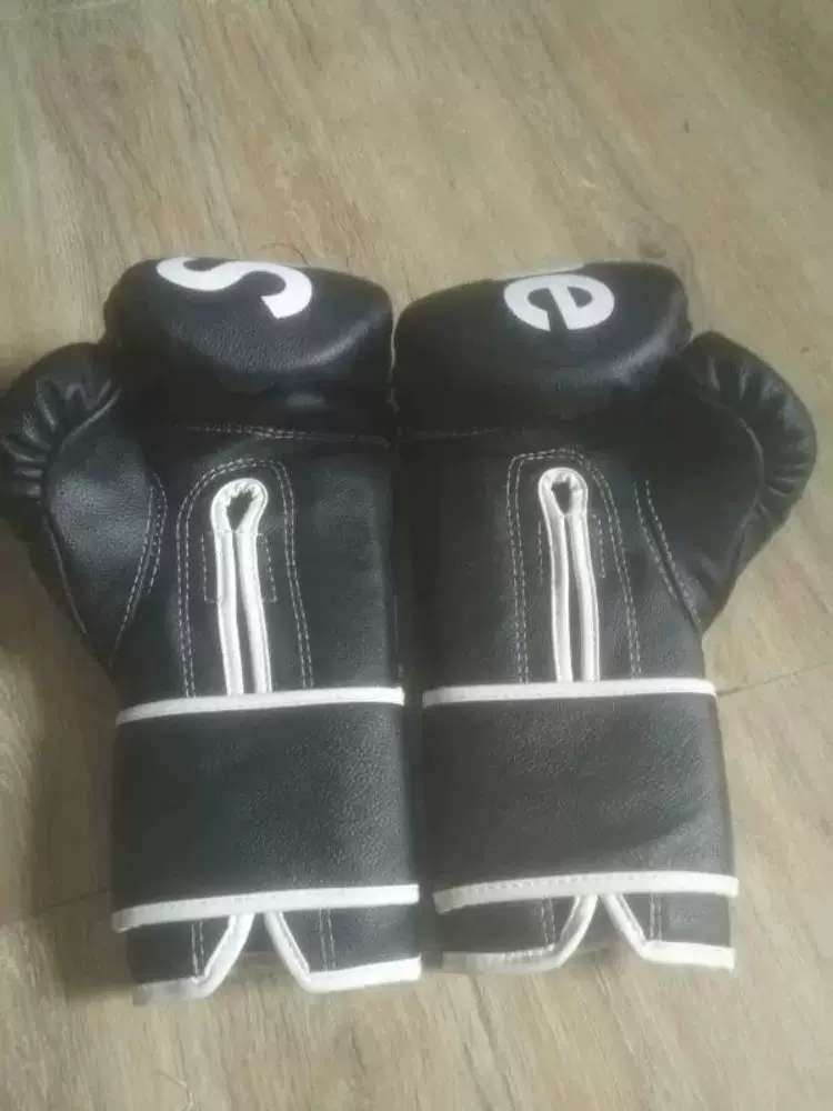 Trendy Brand Bar Boxing Gloves Foto QC de TAOBAO na Qualit.ly