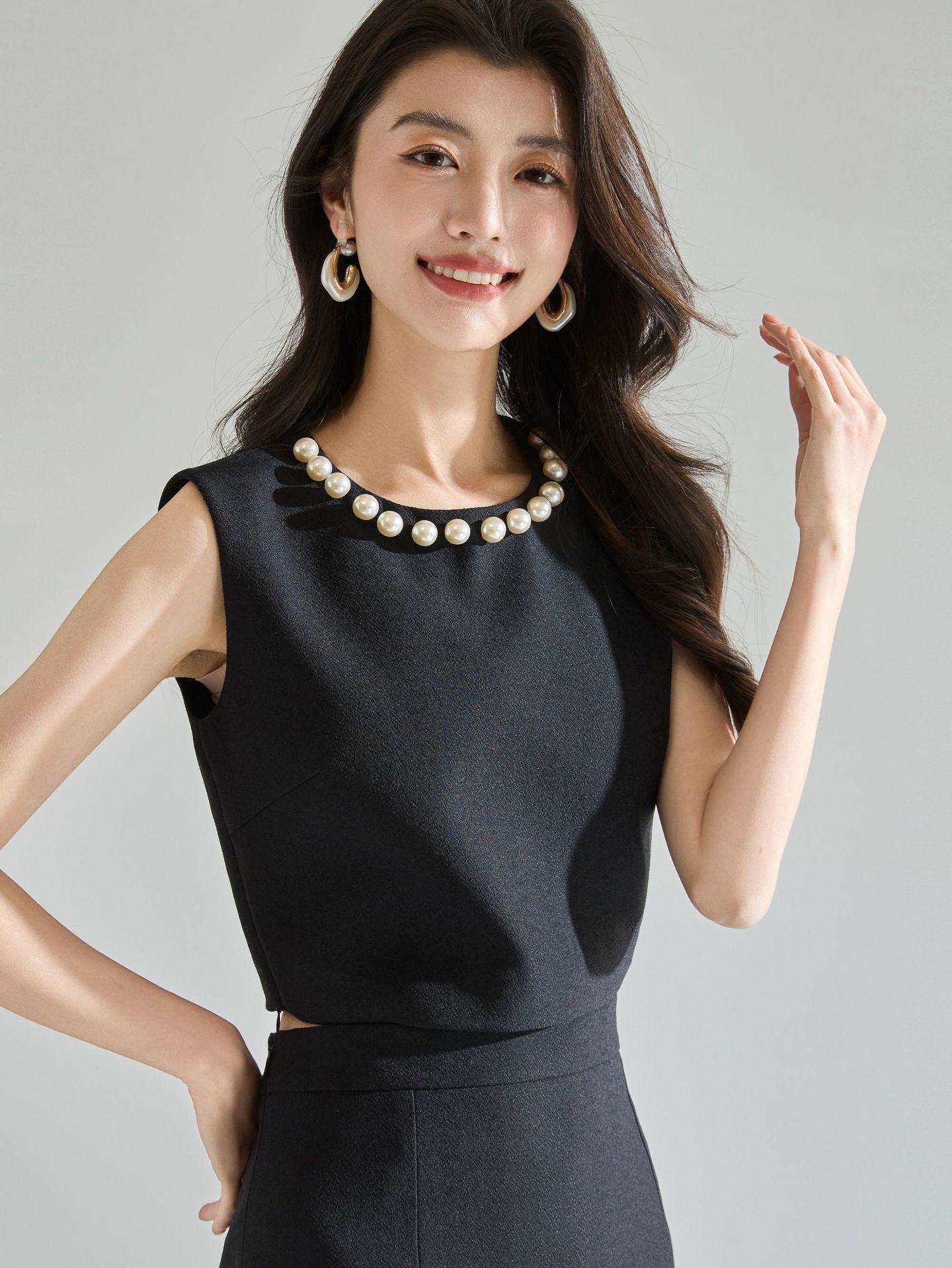 26 Spring New Niche Design Pearl Sleeveless Vest Short Top 22751 + Hip-Hugging Skirt Two-Piece Set 22752