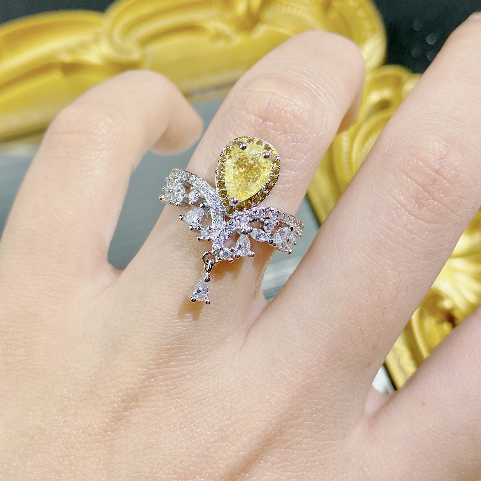 New Shangmei Same Style High Carbon Diamond Crown Ring for Love Luxury Brilliant Seiko Yellow Diamond Ring