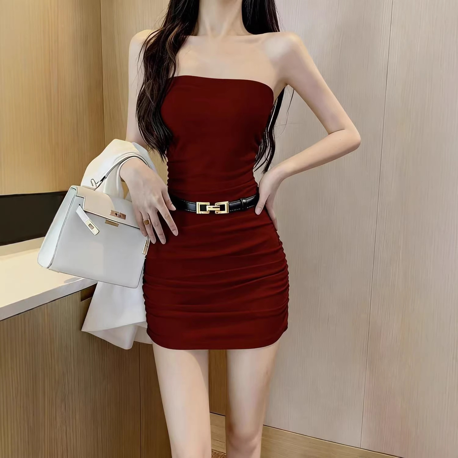 High-End Tube Top Dress for Hot Girls, Slimming, Suitable for Spring, Summer, Autumn, and Winter, Tight-Fitting Ruched Short Skirt with Belt, Hip-Hugging Skirt Two-Piece Set
