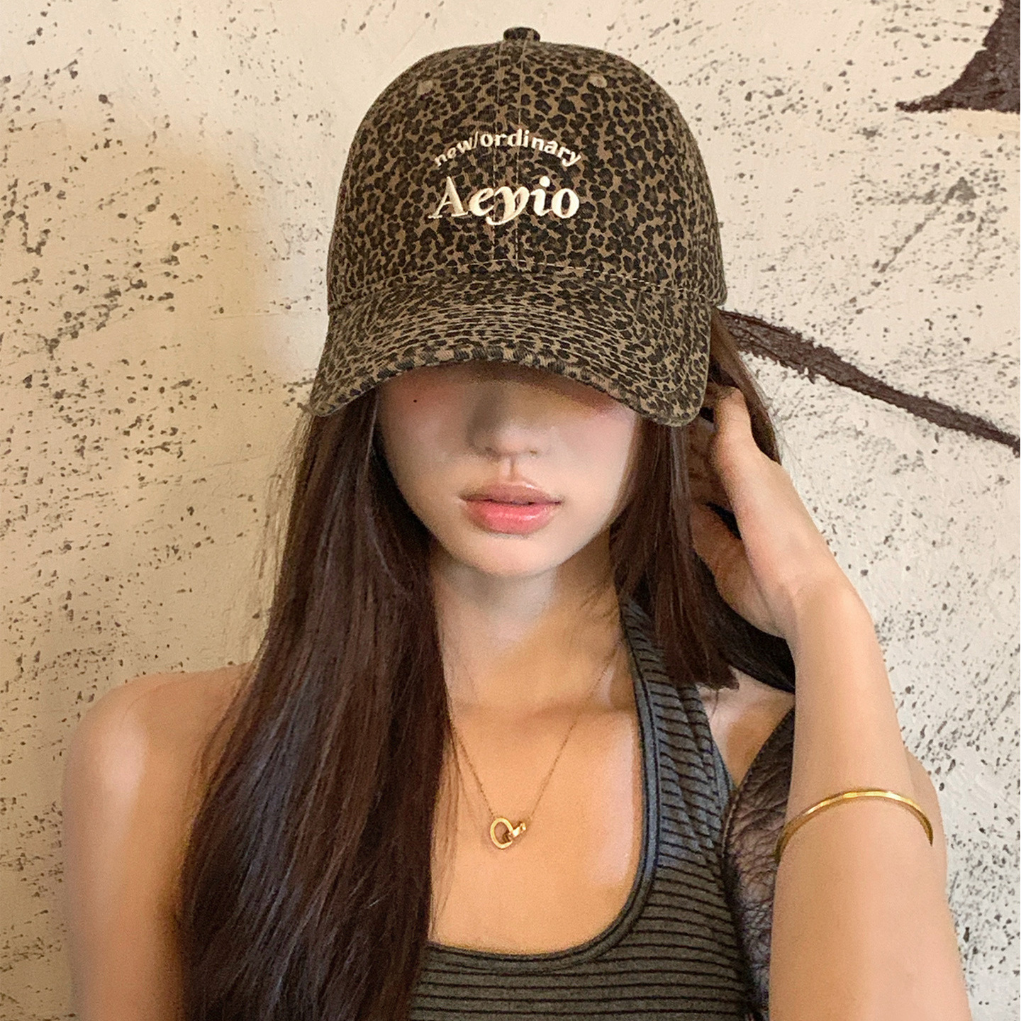 Retro American-Style Spicy Girl Leopard Print Baseball Cap for Women, Unique Personality Curved Brim Embroidered Lettering, Face-Slimming Duckbill Cap