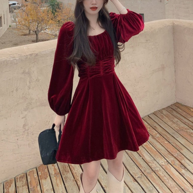 French Hepburn Style Gold Velvet dress Women's New Style Lantern Sleeve Square Neck Elegant Waisted Niche Skirt 2024