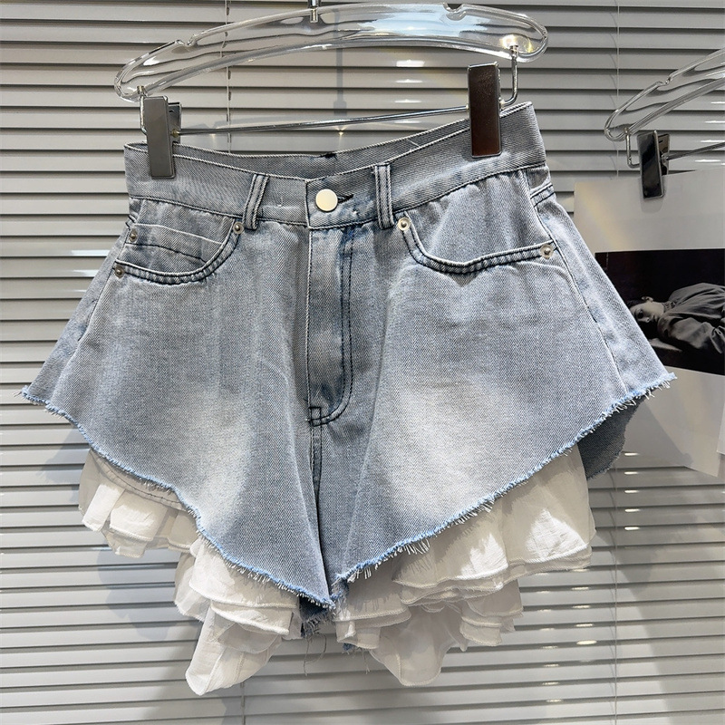 Summer New Style Sweet and Spicy Lace Hem Washed and White Beveled Wide-Leg Denim Shorts