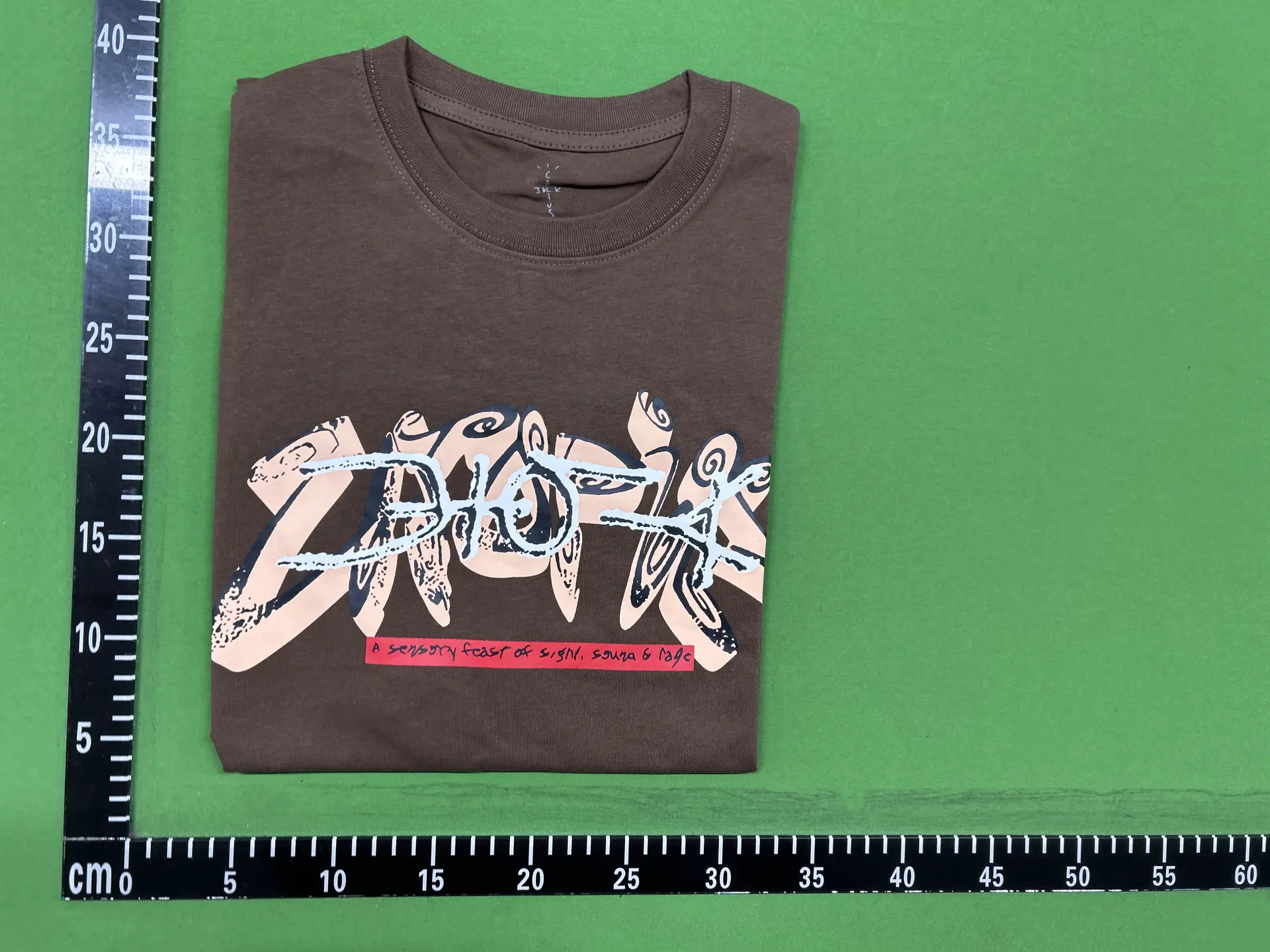 Travis Scott short sleeved t-shirt, a versatile and versatile European and American niche fashion brand, designed with a round neck half sleeve for summer