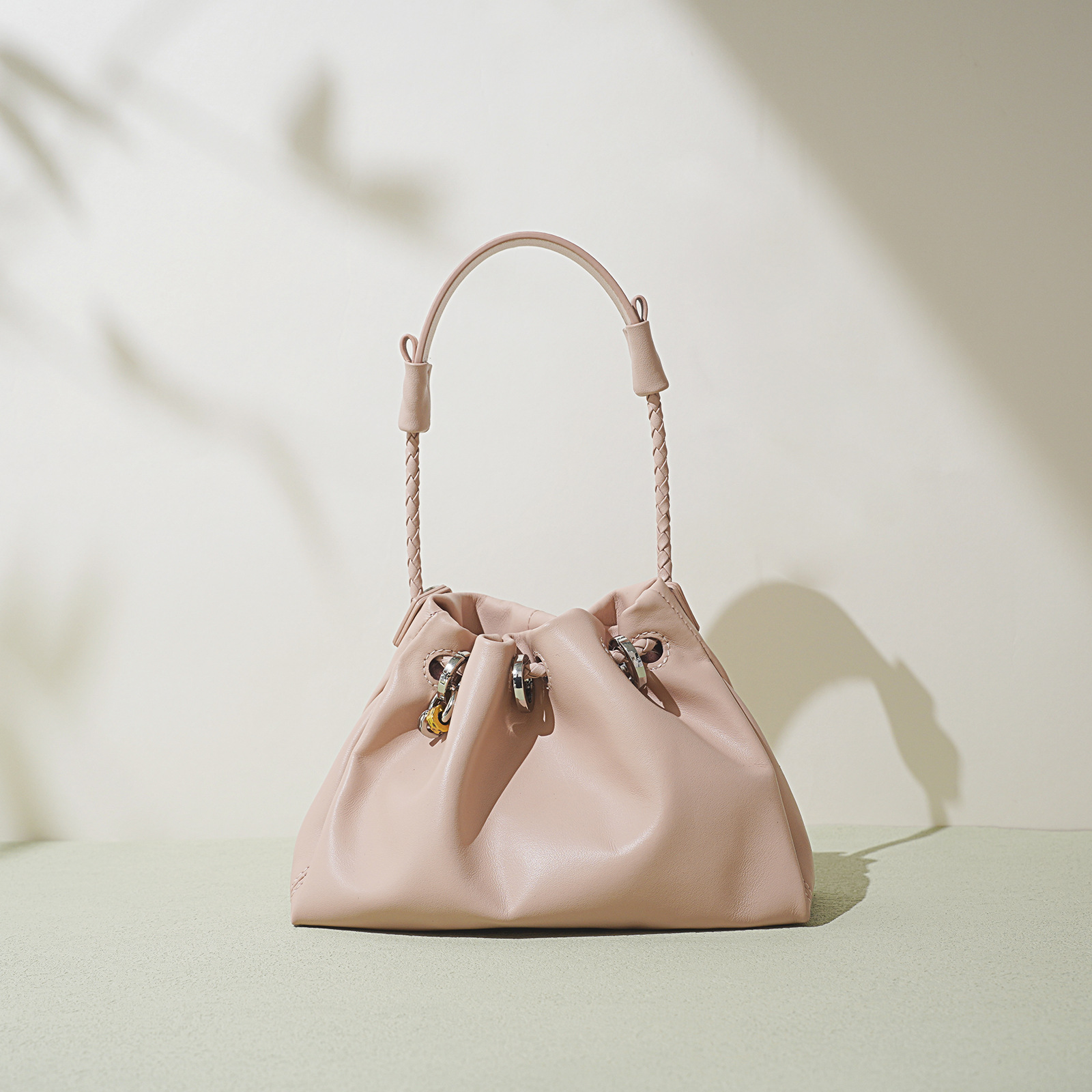 2026 New Cloud Bag with a Niche High-End Feel, Suitable for Office Workers, Simple Commuter Handbag, Single Shoulder Crossbody Bag for Women