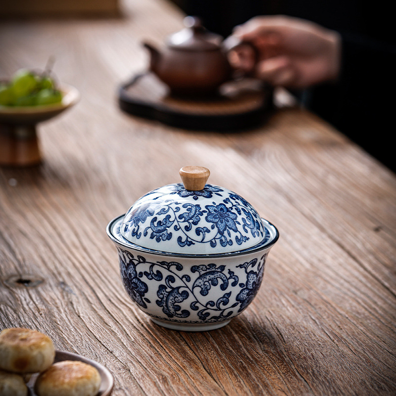 Blue and White Porcelain Ashtray with Lid Windproof Anti-Fly Ash Full Printed Household Retro Ashtray Large Distinctive Desktop Decoration