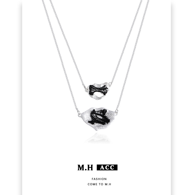 Double-Layered Spider Web Pendant Necklace for Women, Niche and Unique Original Design Clavicle Chain, 2026 New Model Neck Chain