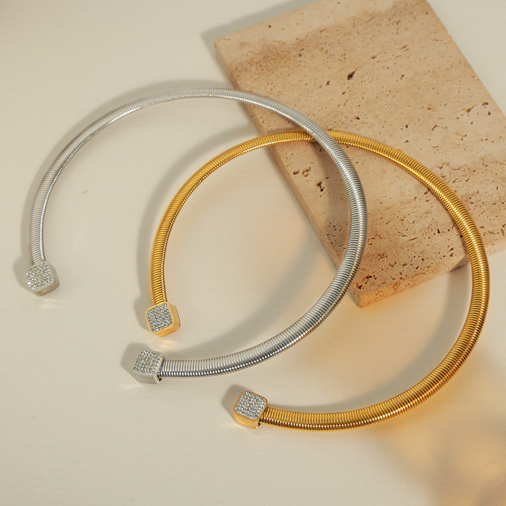 Hong Kong Style Simple Fashion Personality Elegant Light Luxury Jewelry Diamond Design Blade Chain Titanium Steel Gold-plated Collar