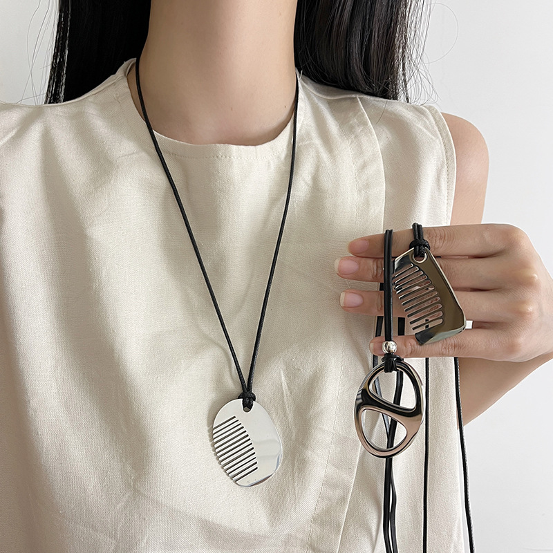Titanium Steel Non-Fading Pig Nose Small Comb Necklace Women's Niche High-End Niche Stylish Leather Rope Long Sweater Chain