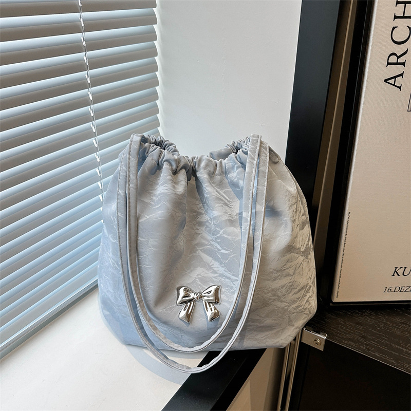 Large Capacity Women's Bag 2026 New Fashion Niche Butterfly Shoulder Bag Student Class Commute Versatile Bucket Bag