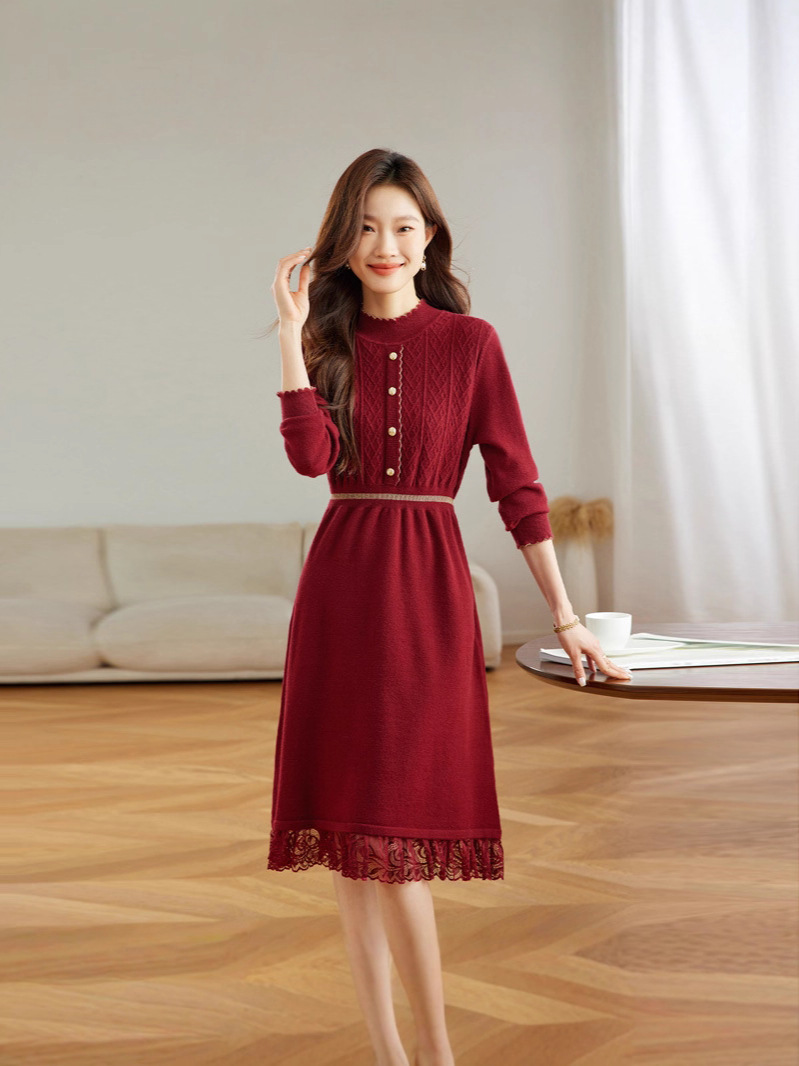 2025 Autumn and Winter New Style Elegant Lace Dress Paired with a Coat and a Base Skirt, Fashionable Knitted Slim-Fit Dress for Petite Figures