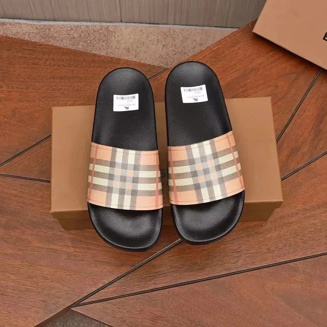 Burberry Horseferry print slides
