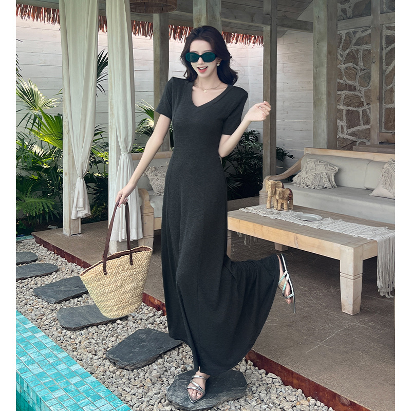 Cross-Border French-Style V-Neck Hepburn-Inspired Short-Sleeve Dress, 2026 Summer New Model, Slimming Waist-Cinching Elegant Long Dress with a Large Hem