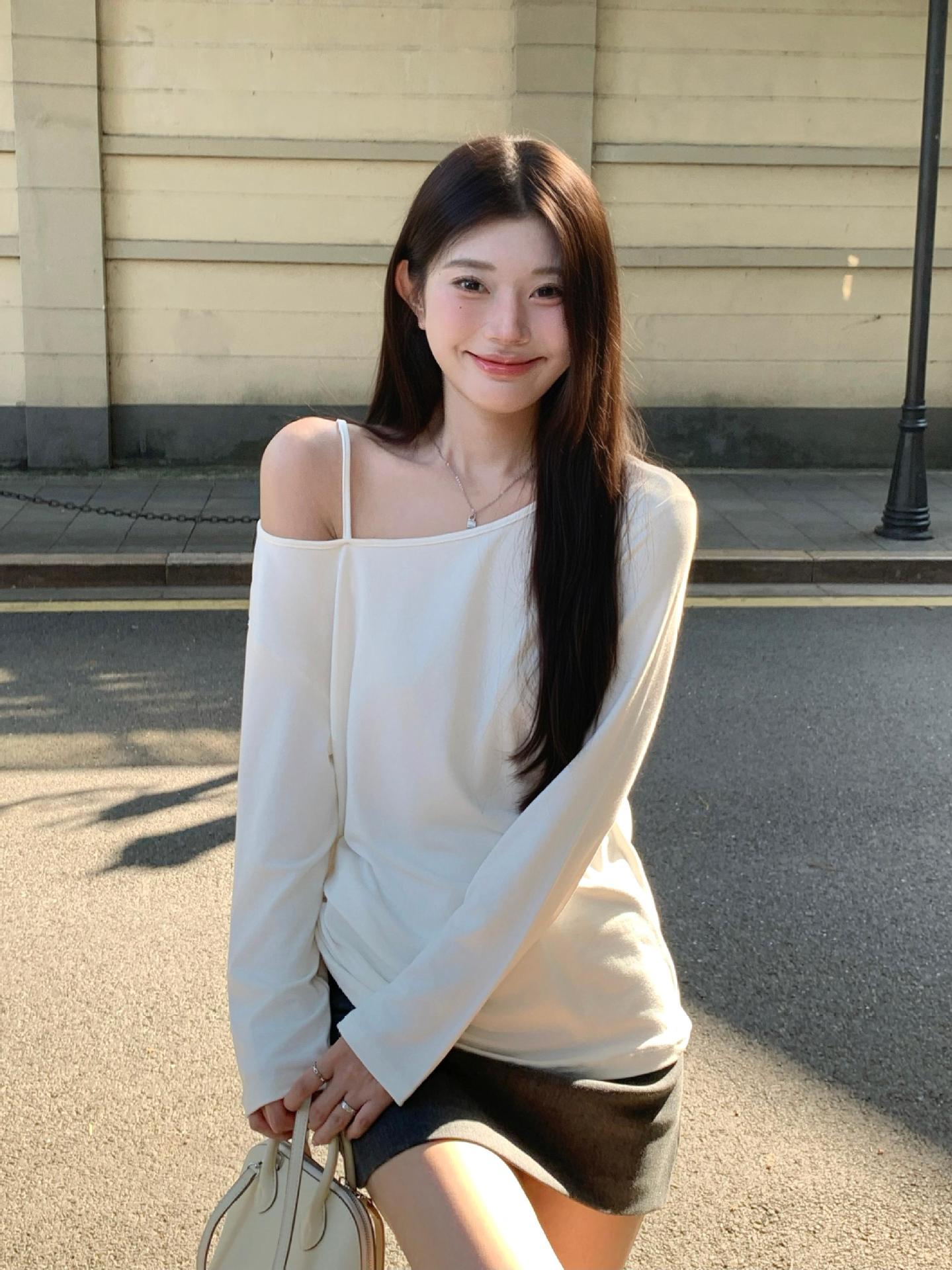 Sweet Slope Neck Off-Shoulder Long-Sleeved T-Shirt for Women 2025 Spring & Fall New Loose Design Korean Pure Desire Suspender Top