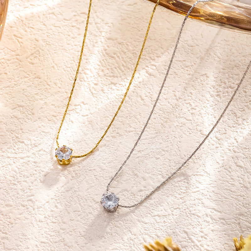 New Design Sense Golden High-grade 6-claw Diamond Pendant Necklace Women's Summer Clavicle Chain Niche Light Luxury Accessories Color-free
