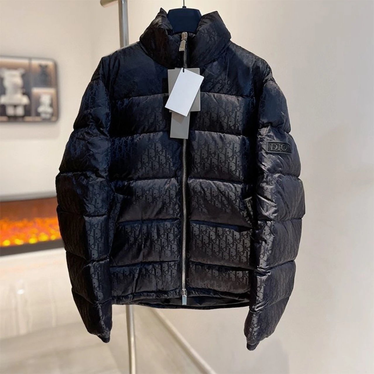 新款时尚潮流立领白鸭绒面包夹克羽绒服+86 183 5930 5797