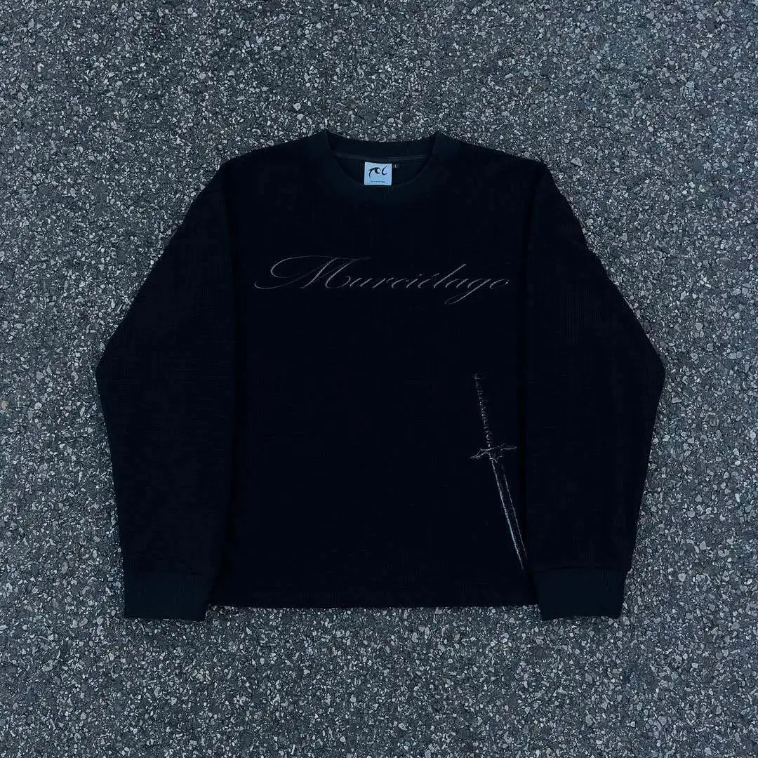 Retro and trendy round neck knitted sweater for men, loose and casual, color blocking letter sweater
