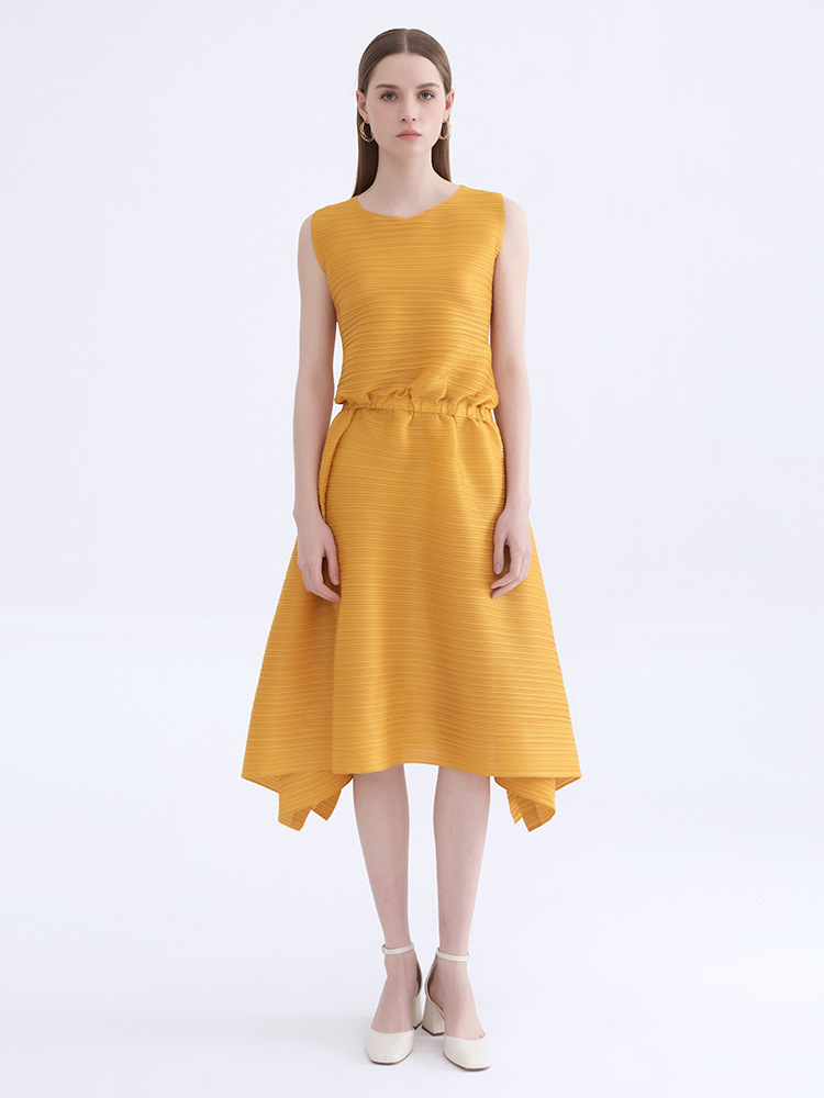 Solid Color Two-Piece Dress, High-Waisted A-Line Skirt, Loose and Slimming Women's Summer Outfit, Round Neck with Waist-Cinching Design, 2026 New Model