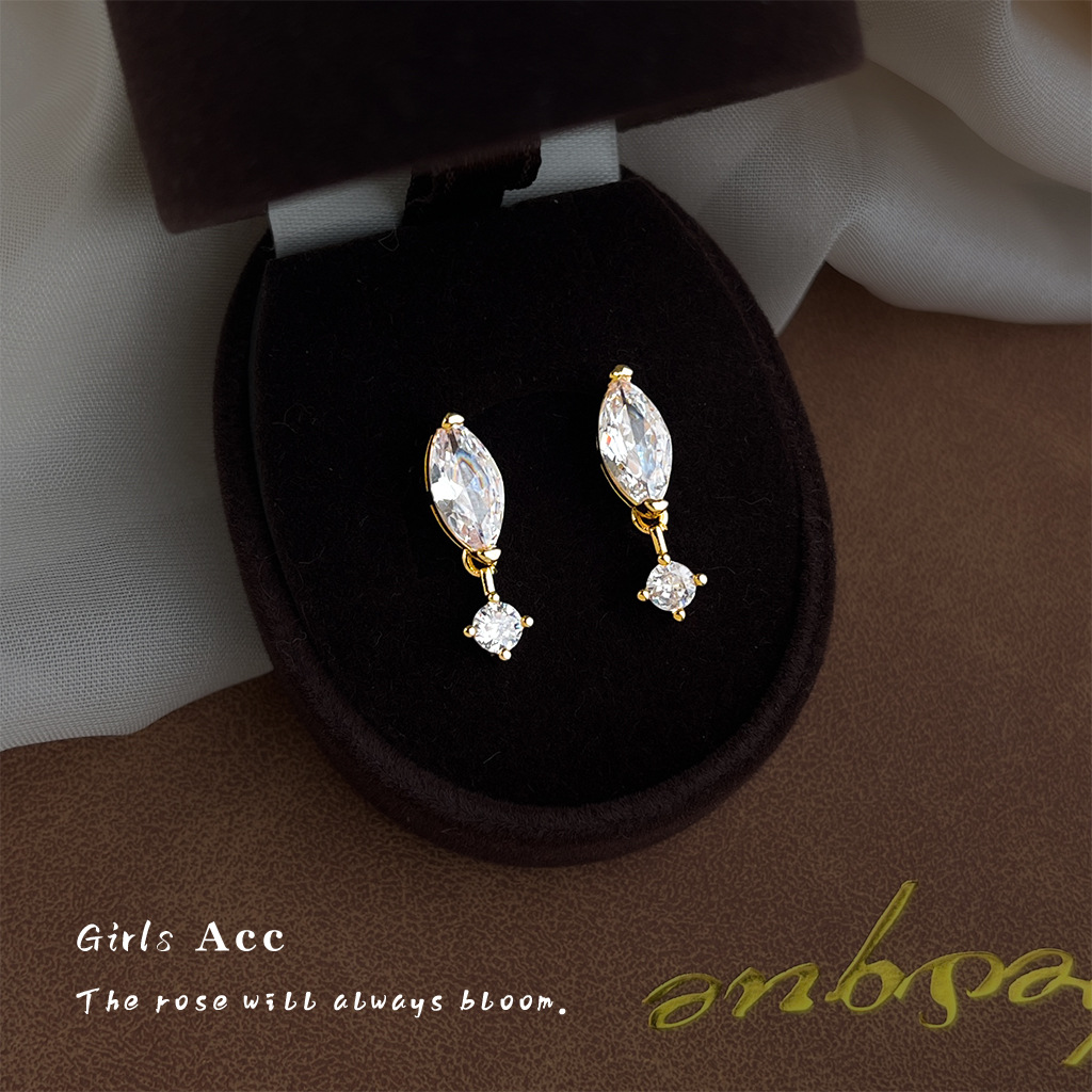 Simple and Compact Marquise Zircon Earrings for Women with Silver Needles, Korean Fashion, Versatile for Work and Everyday Wear, No Need to Remove Them While Sleeping