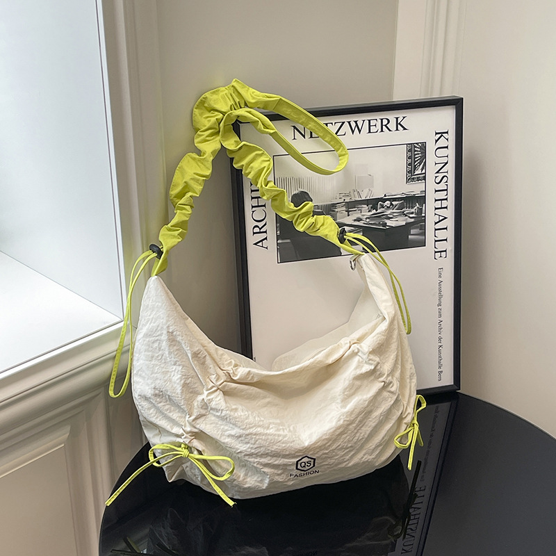2025 New Large Capacity Canvas Bag Women's Spring and Summer Versatile Shoulder Crossbody Bag Casual Pleated Commuting Dumpling Bag