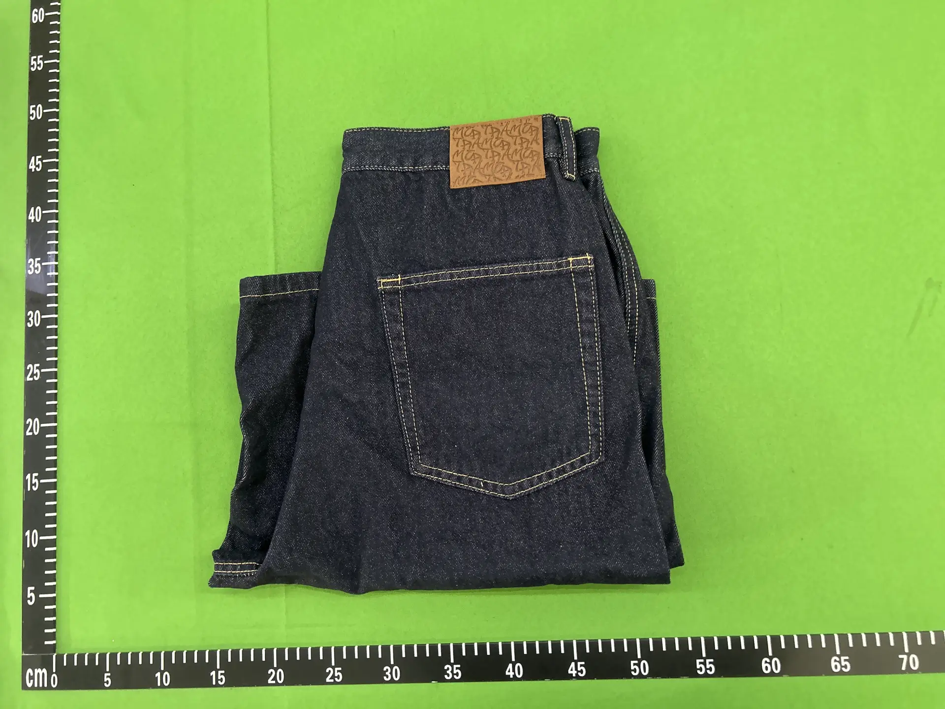 Rear brown block with full touch string pocket and hollowed out orange touch string, deep blue denim shorts 33122909