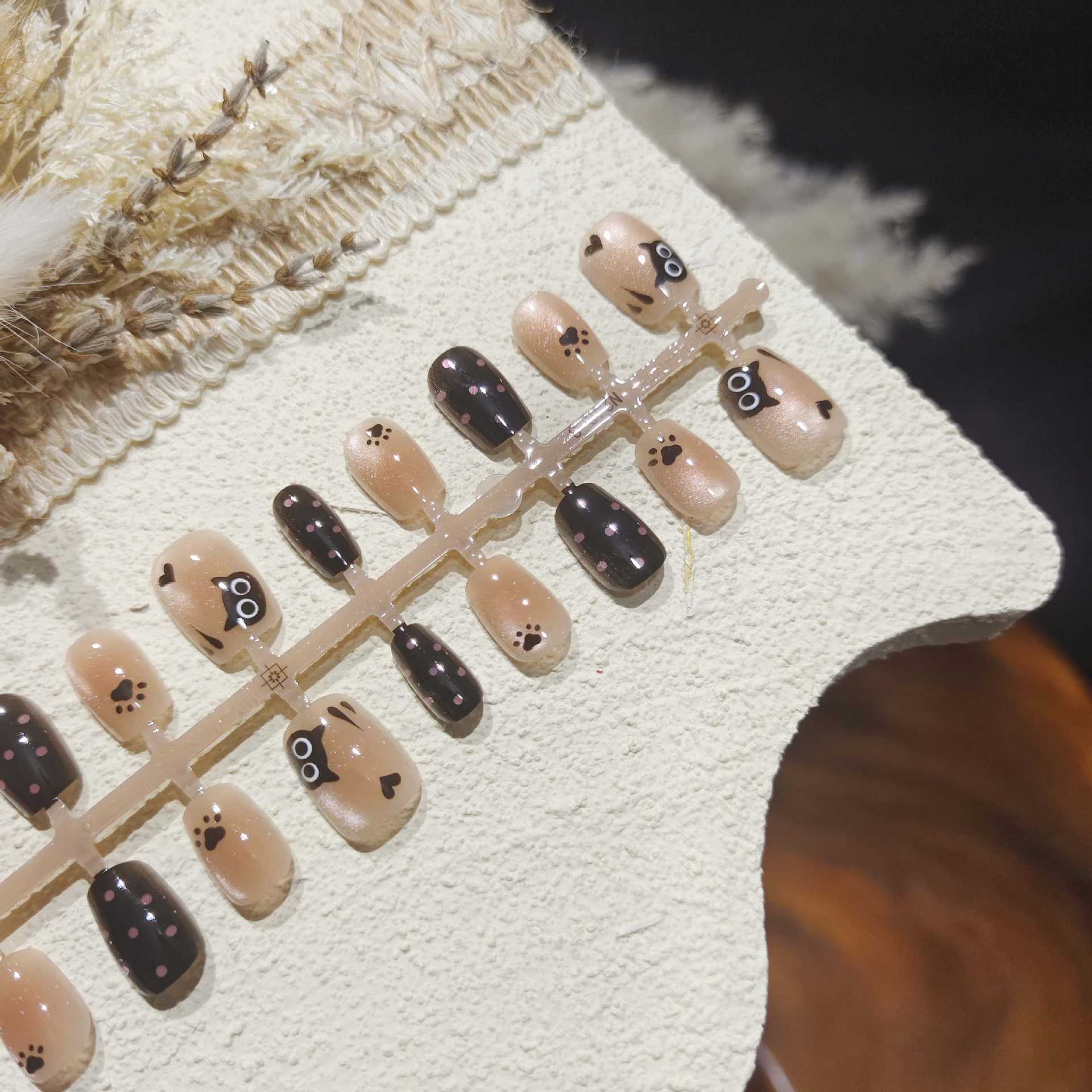 Milk Black Short Ballet Black Cool Cat Glass Bead Cat Eye Cute Manicure Commuting Pre-Made Nails