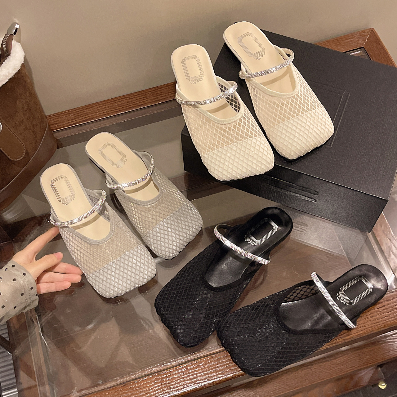 2026 New Style Mesh Rhinestone Flat Slippers for Women, Large Size, Closed-Toe Slip-On Lazy Shoes, Fashionable Mules
