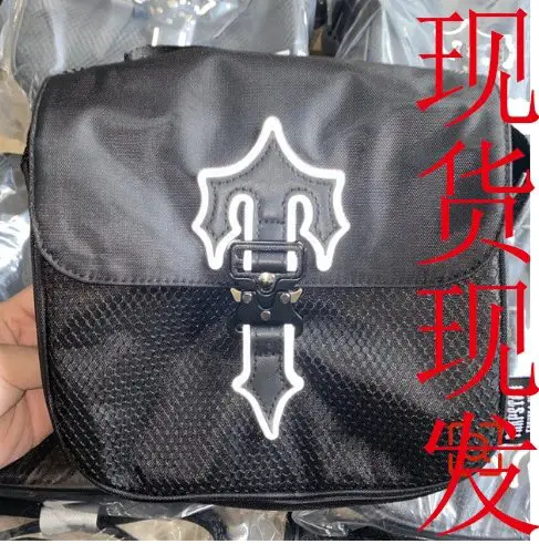 街头单肩包情侣同款运动斜挎包英式百搭邮差包