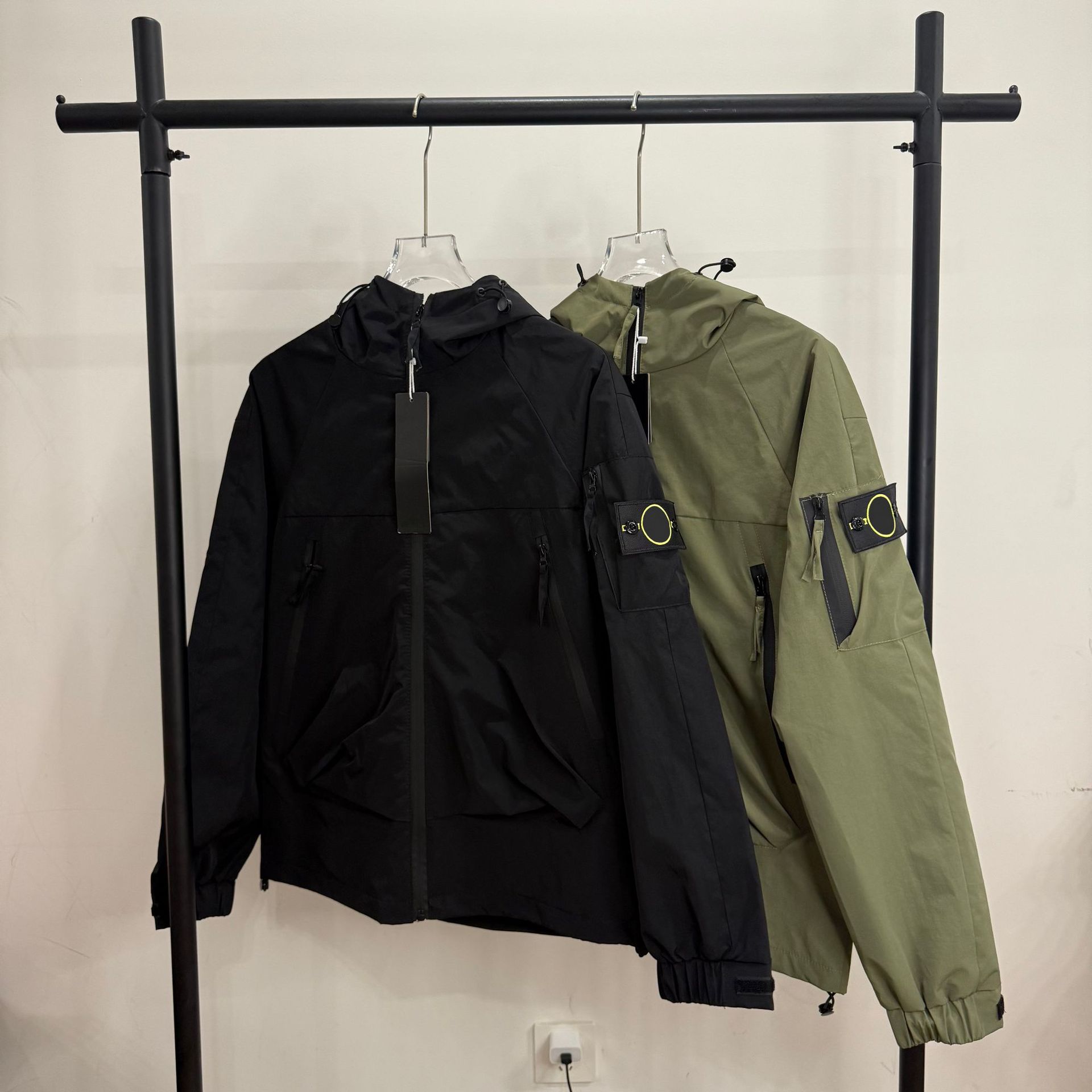 Cross-Border Stone Stone Basic Hooded Windproof Jacket with Compass Badge, Sleeve Patches, Zipper, and Multiple Pockets