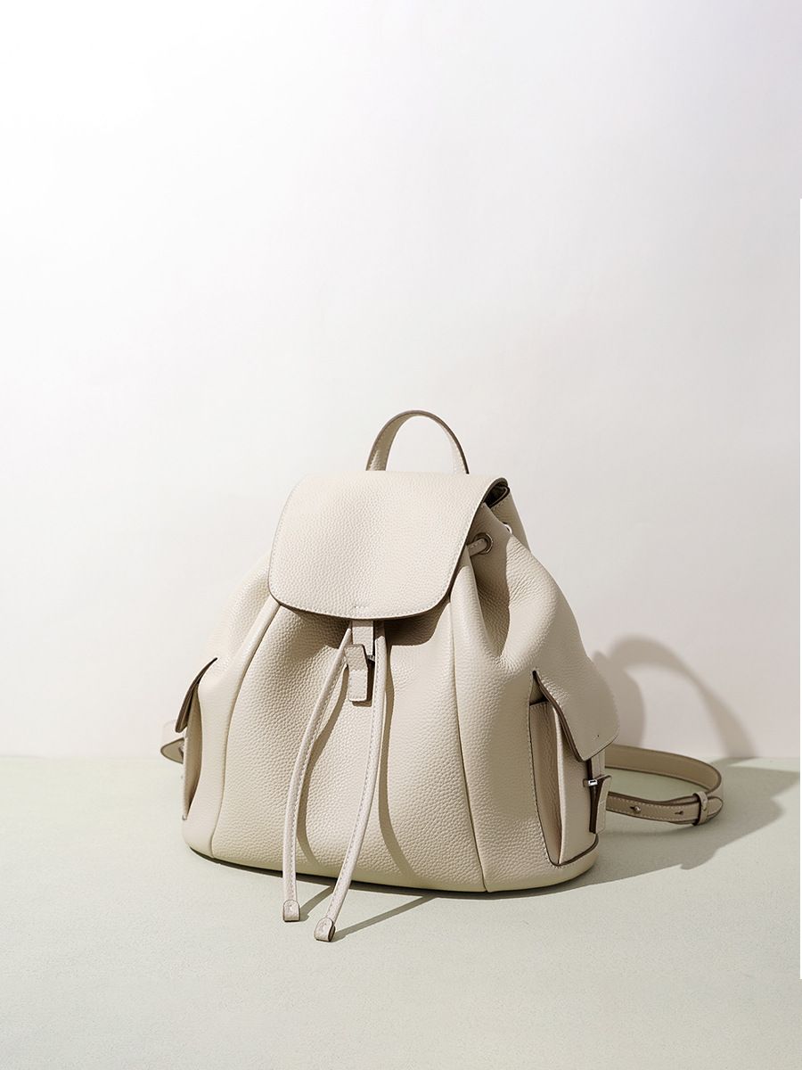 Korean-Style Niche Versatile Genuine Leather Handbag for Work and Commuting, Drawstring Artistic Casual Travel Lightweight Women's Backpack
