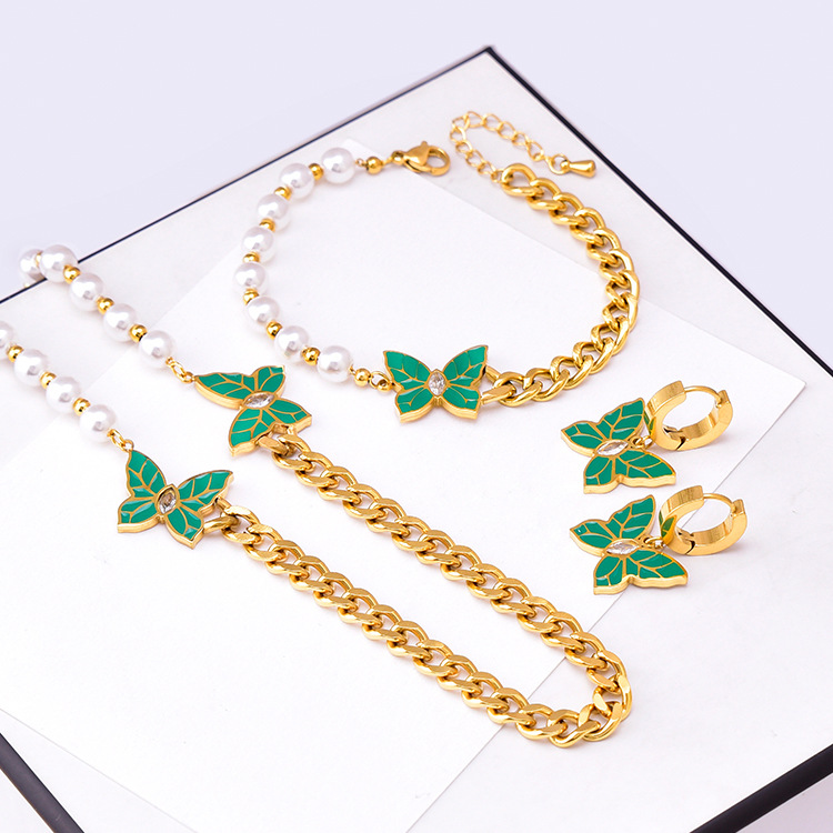 European and American temperament Pearl clavicle chain green leaf pattern diamond butterfly jewelry thick necklace titanium steel 18K gold T-shirt chain women