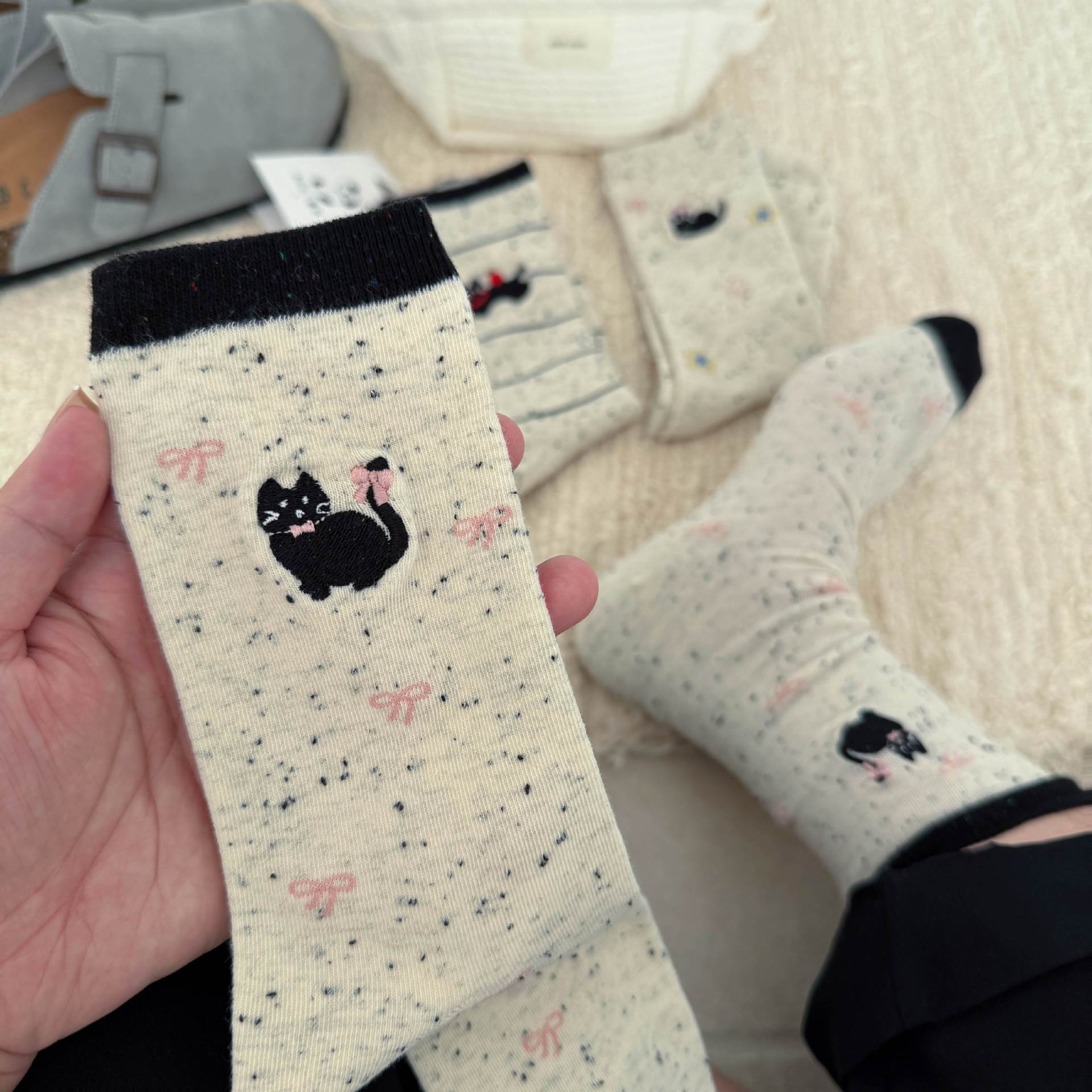 Women's Mid-Calf Socks with Colorful Yarn, Cartoon Embroidery of Puppies and Cats, Slouch Socks, Cute Korean Style, Ab Cotton Socks for Ladies