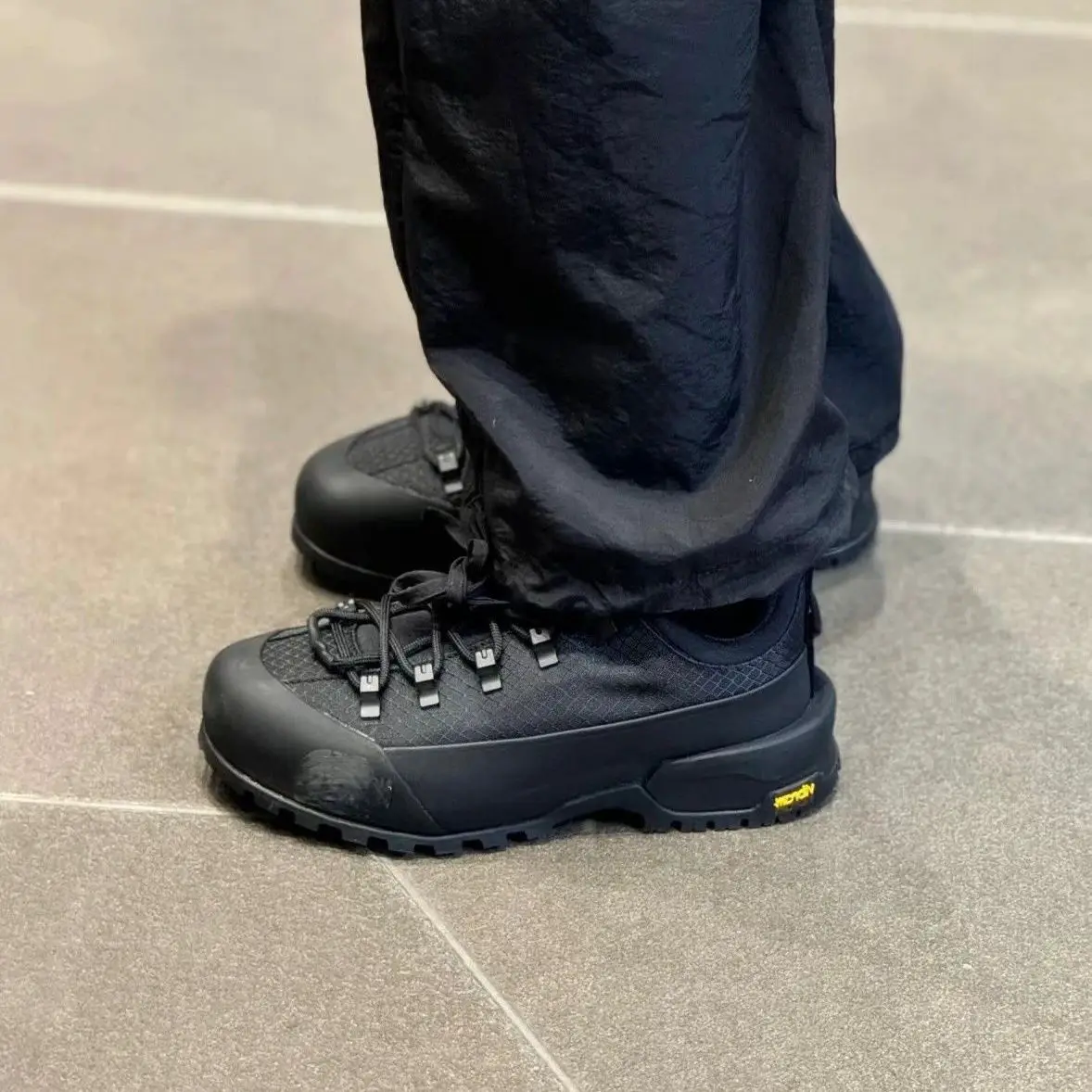 Roa outdoor anti tear waterproof hiking anti slip sole commuting low cut functional shoes with triple proof black warrior