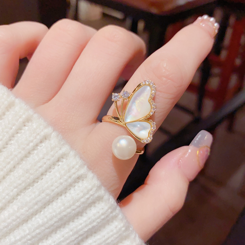 2022 Autumn and Winter New Niche Unique Design Mother of Fritillaria Butterfly Pearl Open Ring Women's Sweet Fresh Finger Ring
