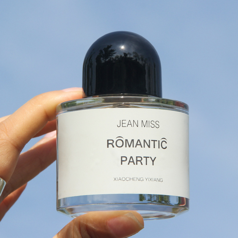 Small town Yixiang no man's land rose perfume ladies lasting light fragrance flower and fruit tone trembles explosions Vietnam perfume wholesale