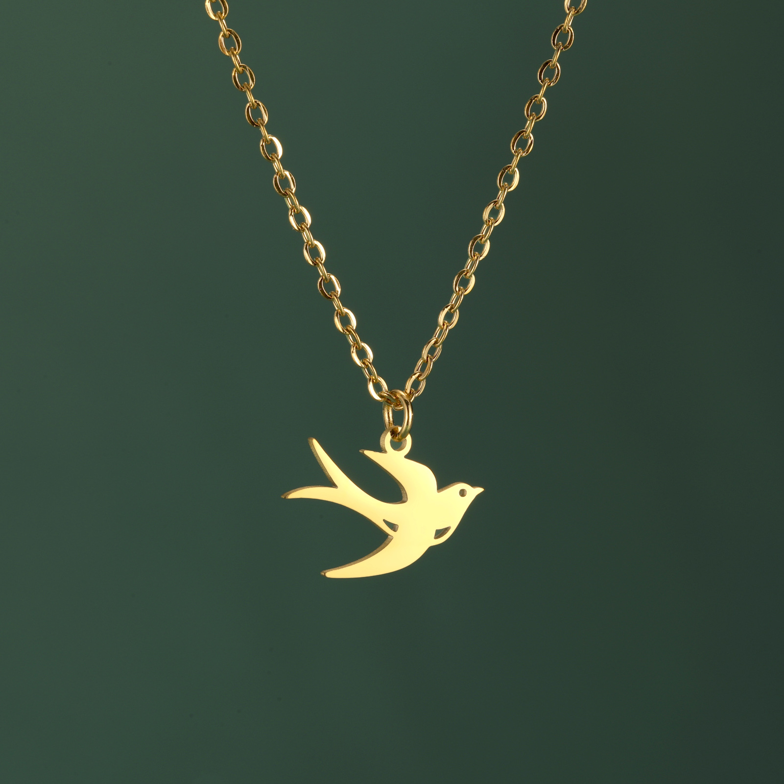 Ge Xiang factory direct fashion simple titanium steel cut smooth cute cartoon swallow pendant stainless steel necklace