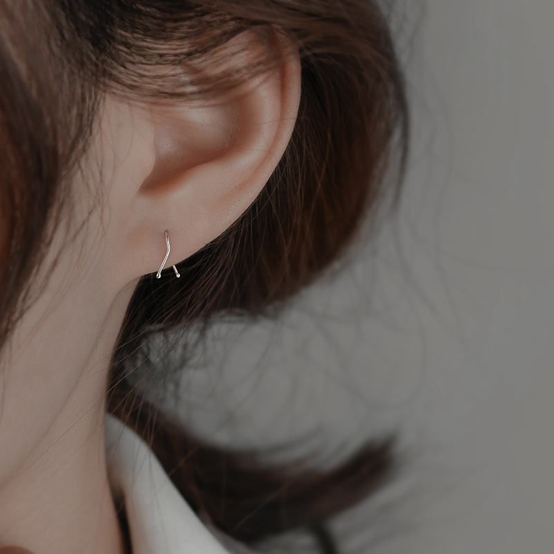 Niche Design Minimalist Style Line Earrings for Women, Simple and Unique Retro Internet Celebrity Y-Shaped Ear Studs, 2026 New Trend