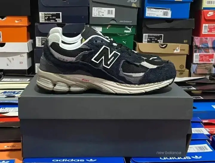 New Bal*nce 2002R