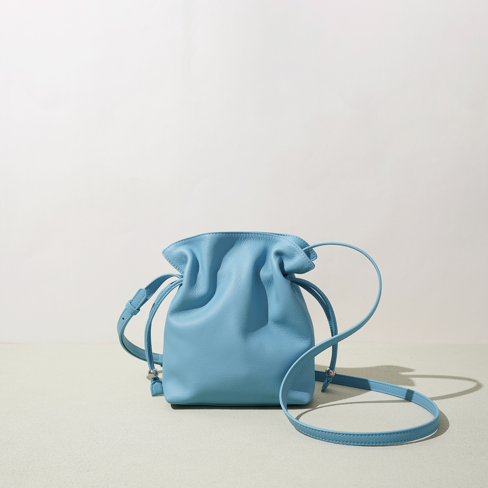 2026 Early Spring New Solid Color Genuine Leather Geometric Bag Mini Shoulder Bag Crossbody Small Square Bag Exquisite Cloud Bag