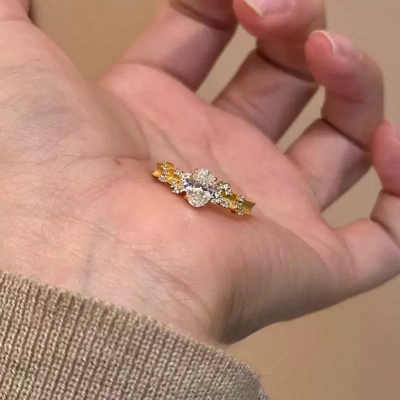 Red Book Hot Sale Light Luxury Sky Star Ring Golden Wire-drawing Broken Diamond Pigeon Egg Index Finger High-grade Elegant Ring