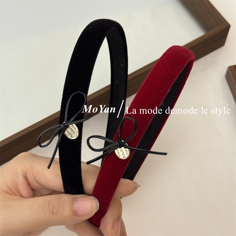 Autumn and Winter Velvet Vintage Bow Metal Label Hair Band Women's 2024 New Style Elegant Headband Going Out All-match Pressinker