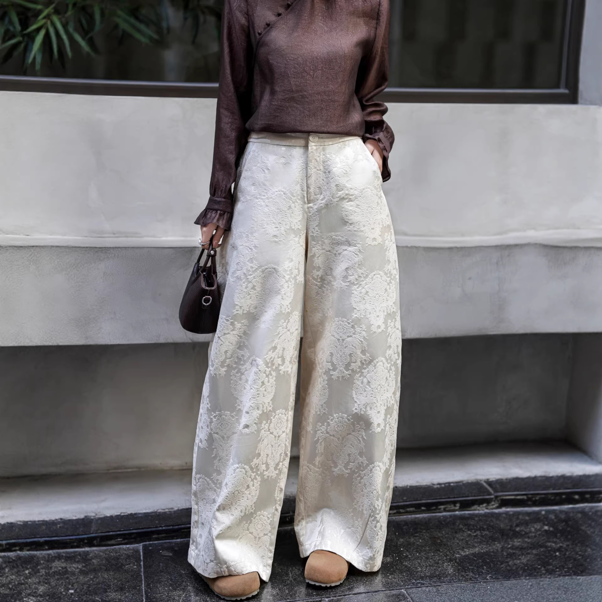Nanyou 26 Satin Texture Jacquard Material Combines Vintage Feel with Comfort, Featuring an Elastic Waist and Jacquard Dark Pattern Wide-Leg Pants