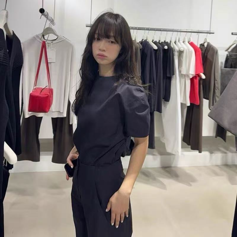 In Korea's Dongdaemun, Designer A*Om**To Has Created a Simple Raglan Sleeve Short-Sleeve Versatile Round-Neck Top