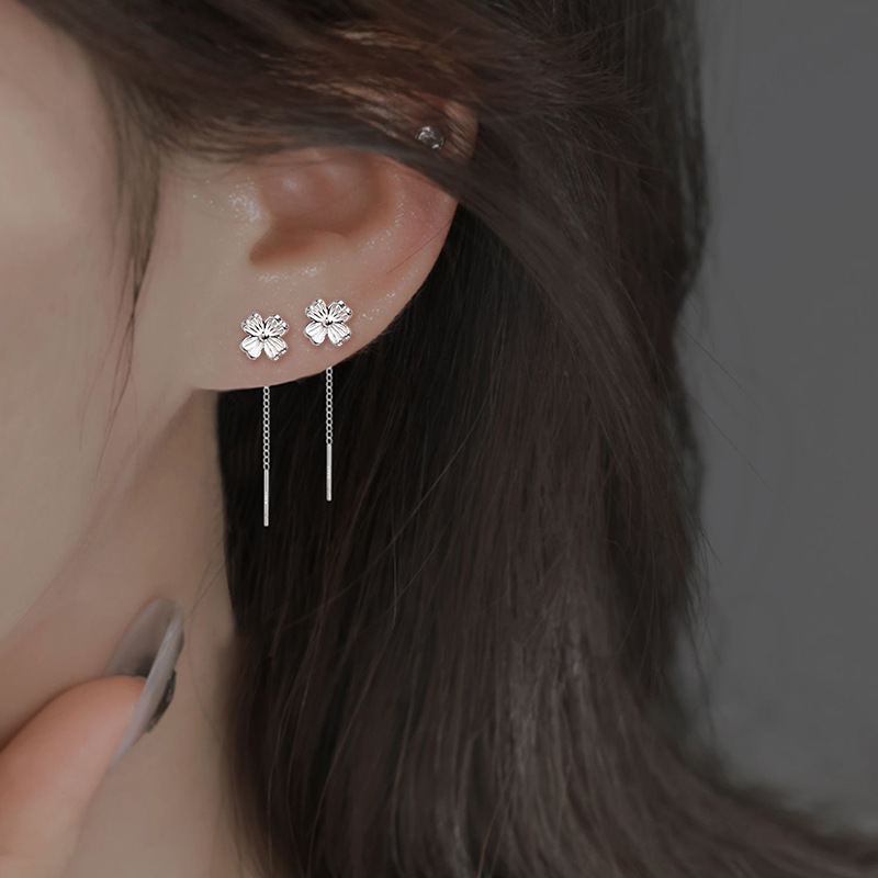 Lucky Four-leaf Clover Ear South Korea Internet-famous Sweet Mori Simple Changchun Flower Tassel Ear Chain Girlfriend Gift