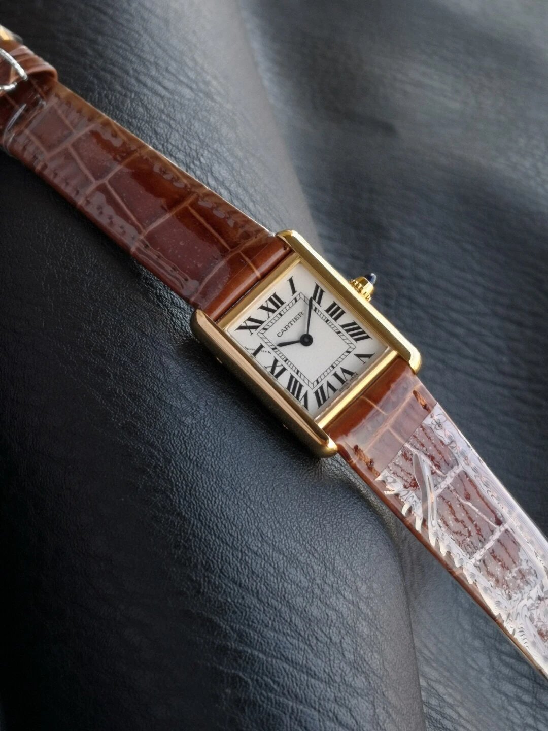 Tank small strap, TANK women’s watch—newest color options! (Medium size: 33.7 x 25.5 mm, Small size: 29.5 x 22 mm) Medium-size tank-style strap, men’s square watch, crocodile leather strap, women’s watch.