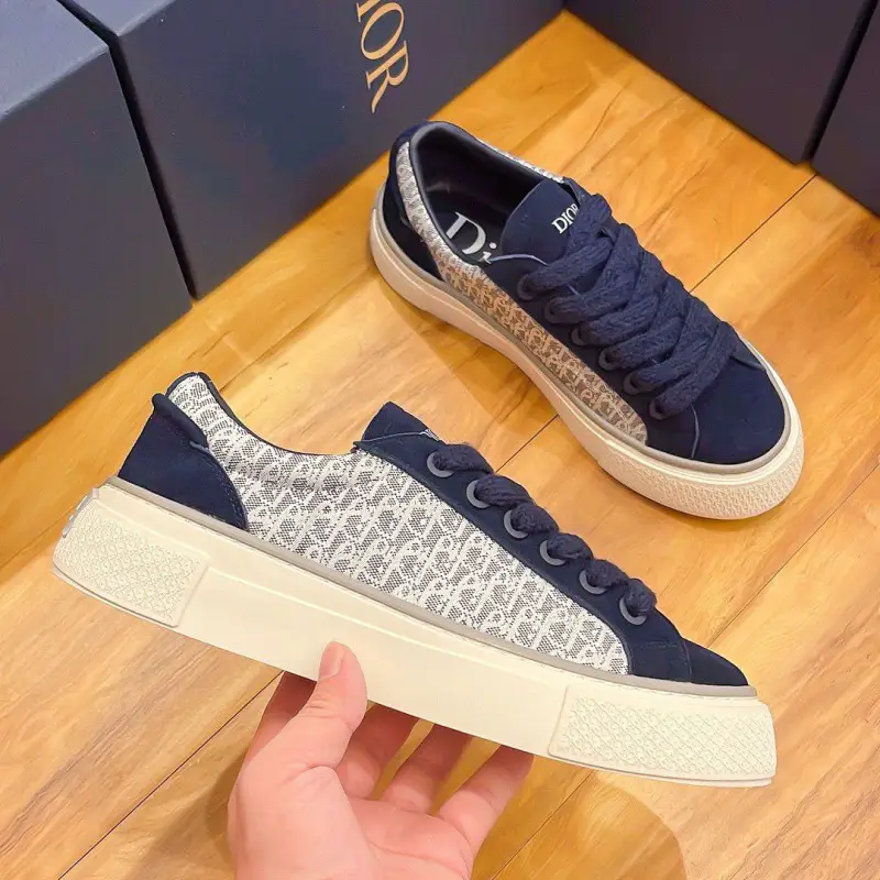 European station men's shoes tide leather casual sneakers 2025 new couple shoes female European goods high-end explosion plate shoes