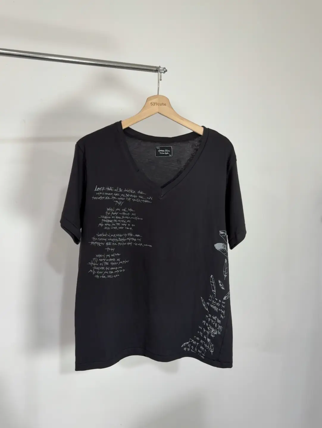 Number (n)ine 08ss birds Feather Poetry V-Neck Short Sleeve